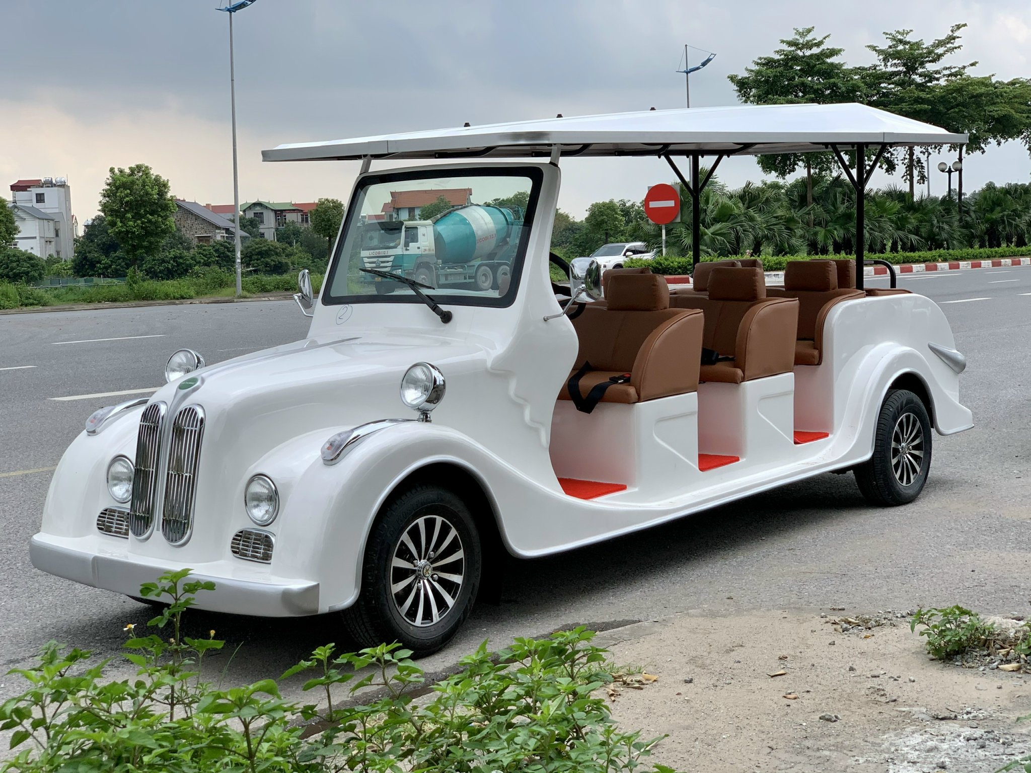 Xe điện kiểu cổ 8 chỗ
